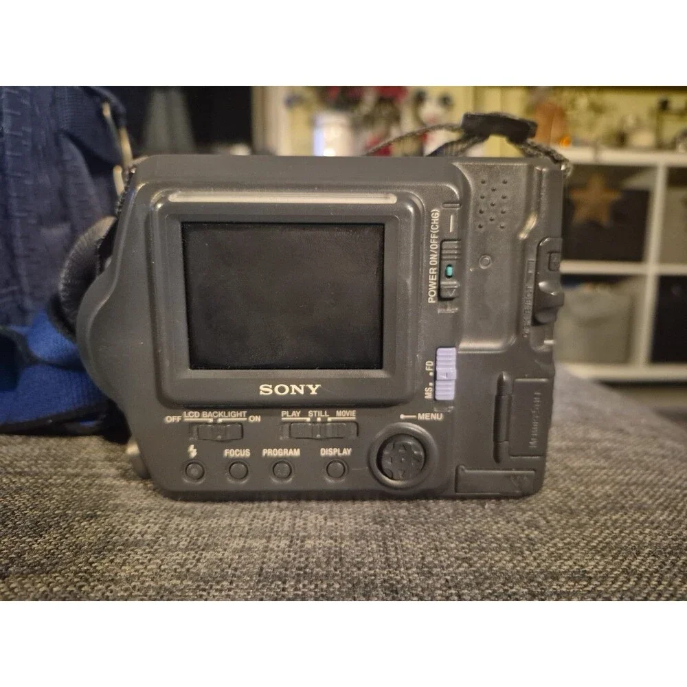 RARE VINTAGE Sony Mavica MVC FD200 2.0MP Vintage Digital Camera Dual Media +CASE